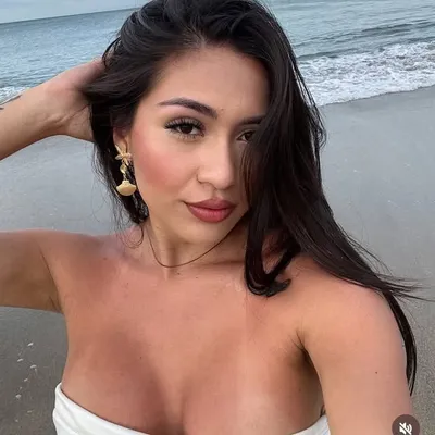 Laura Martochko 🥥 profile