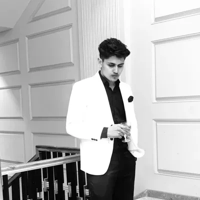 LAVISHQ profile