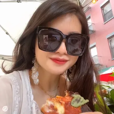 Vivian | NYC Food + Travel profile