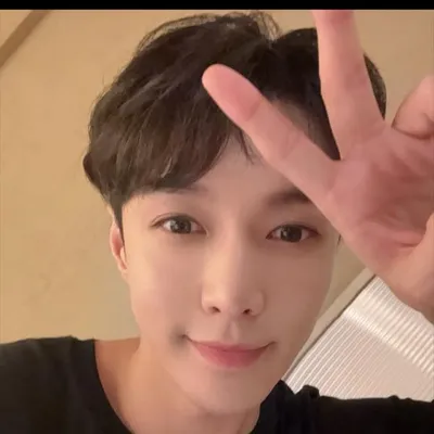 EXO LAY - Yixing - @layzhang profile