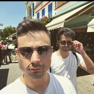 Λ ά ζ α ρ ο ς Τ σ ο profile
