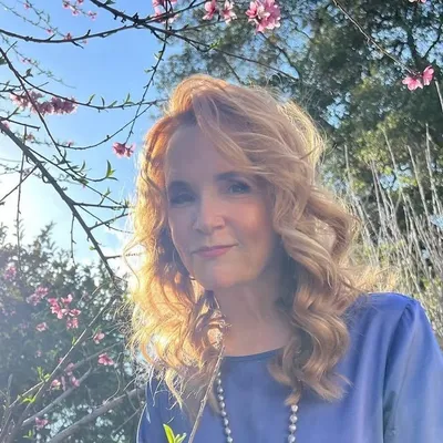 Lea Thompson profile
