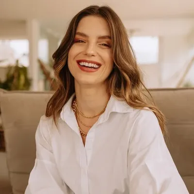Thaisa Leal profile