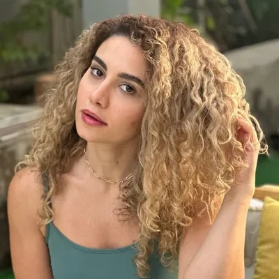 SARA ANDARI profile
