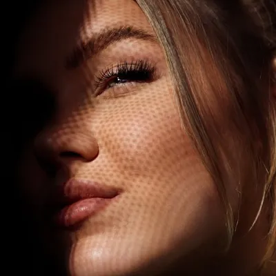 L E E L O O profile