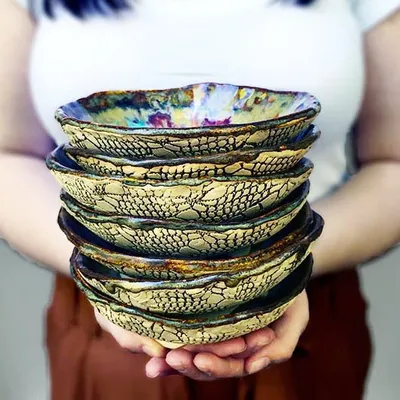 Lee Wolfe Pottery profile