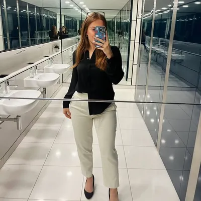Mia 🪩 profile
