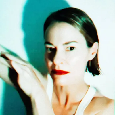 Leisha Hailey profile