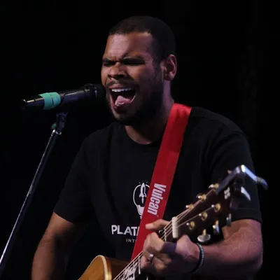 Alex Junior profile