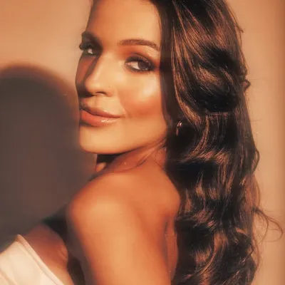 LETÍCIA MELLO profile