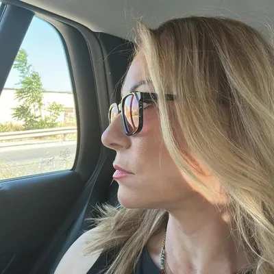 leni profile