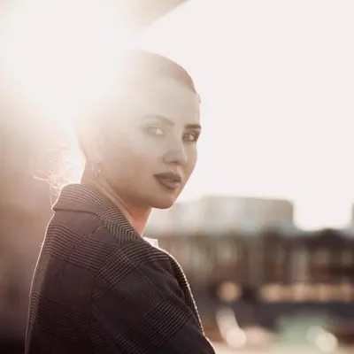 Leni profile