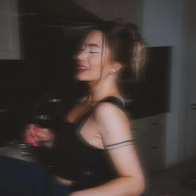 Elena ๐บ๐ฆ๐จ๐ฆ profile