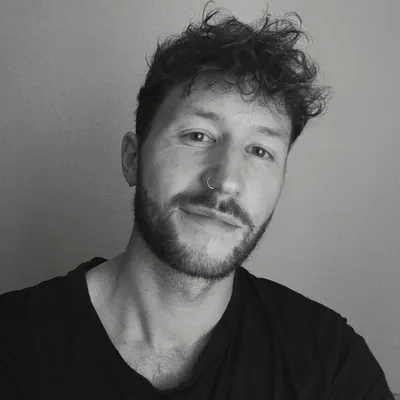 L E O N M. profile