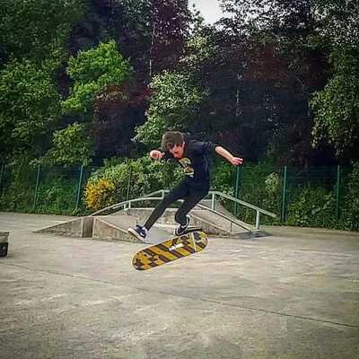 leon hughes profile