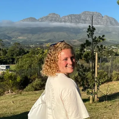Leonie Julia profile