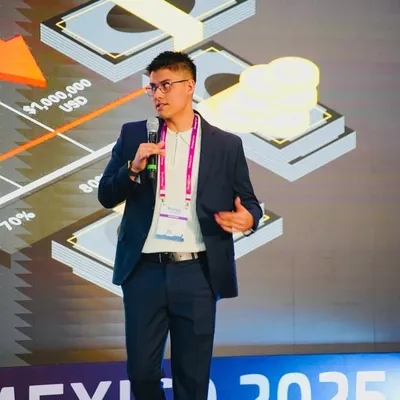 Leo Vázquez profile