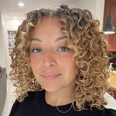 Leti Cruz profile