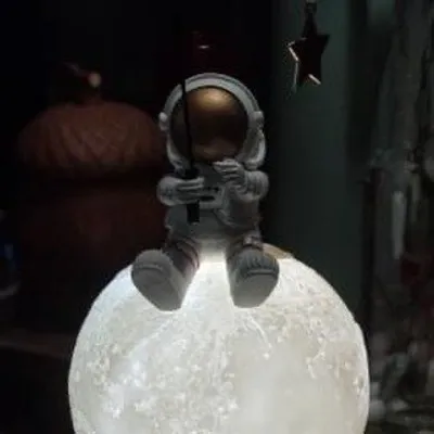 LEUCHTTRONAUT profile