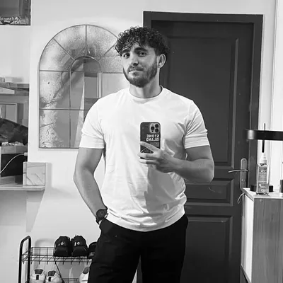 Liam Vela profile