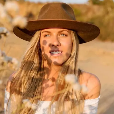 Alissa Boyer | Highly Sensitive Person Writer & Coach 🦋 profile