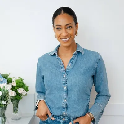 Alicia | Founder, Author, Mom of 5 profile