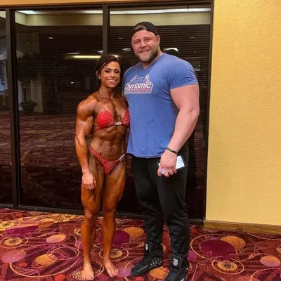 IFBB PRO Lauren Hanford profile