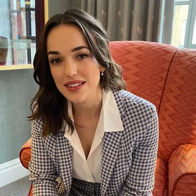 Elizabeth Henstridge profile