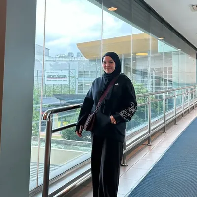 Lily Rashid profile