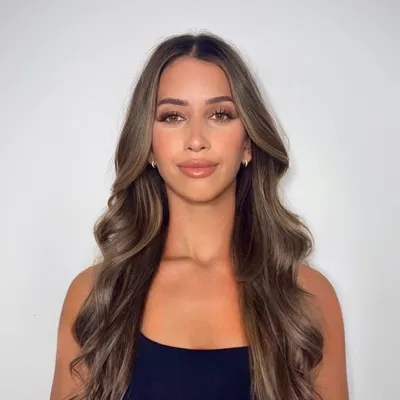 L I N D A 🦋 profile