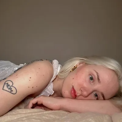 lindsay april profile