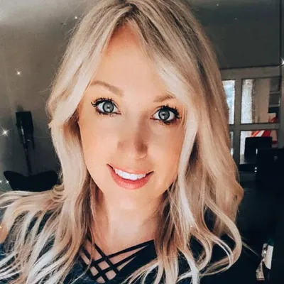 Lindsay Christine 🤍Youtuber profile