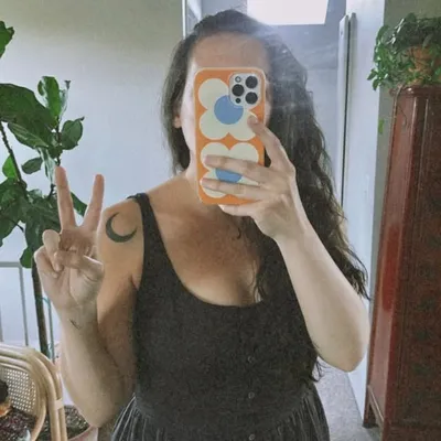 ☾ Lindsay profile