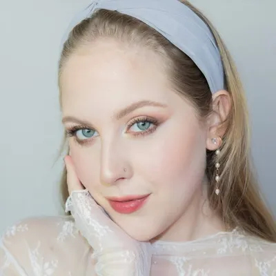Lindsey profile