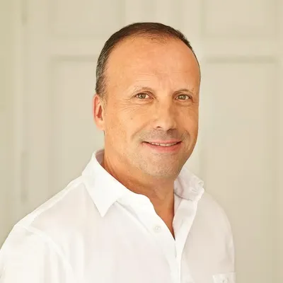 U.W.Petrus - Liposuction & aesthetic surgery profile