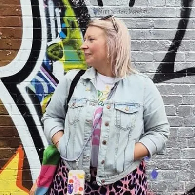 Lisa Hassell | Creative Mentor & Coach profile