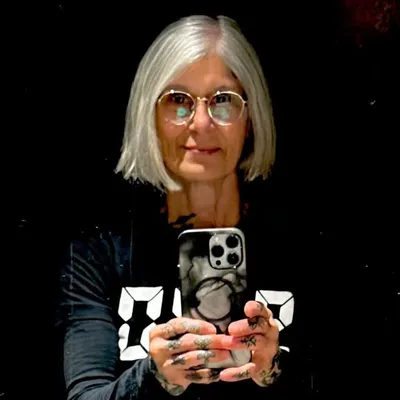 Lisa Rose Castagna profile