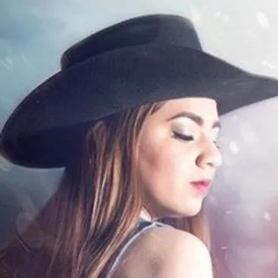 Litzy Covarrubias🎙 profile