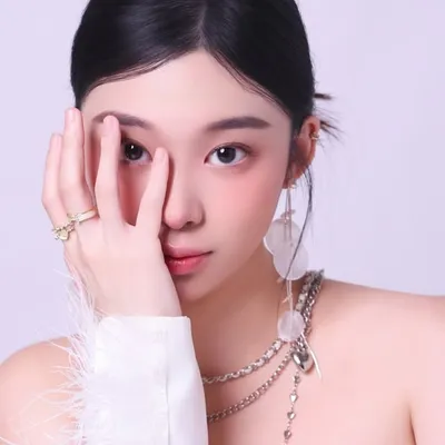 Livy Renata profile