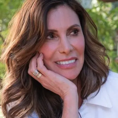Lizanne Falsetto profile