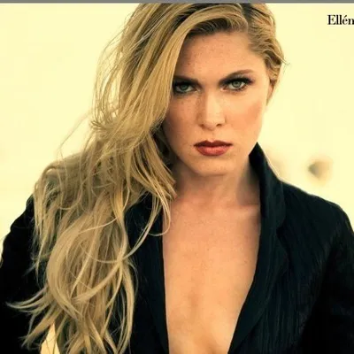 Liz Jelle profile