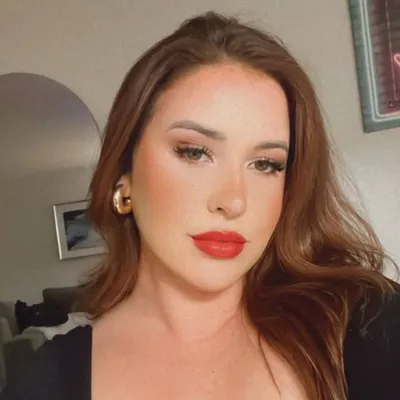 Lo🦋 profile
