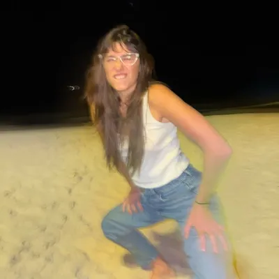 Lola Alzúa profile