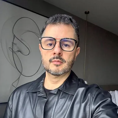 Saúl Lomelí profile
