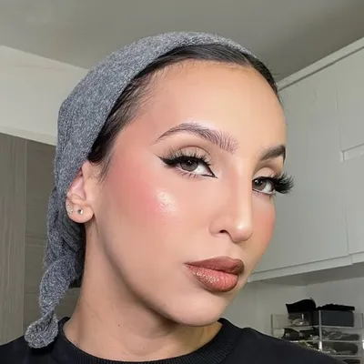 S A N N A Instagram profile photo