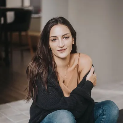 Julia Topaz | Look Up The Stars Astrology profile