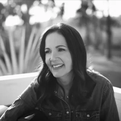 Lori McKenna profile