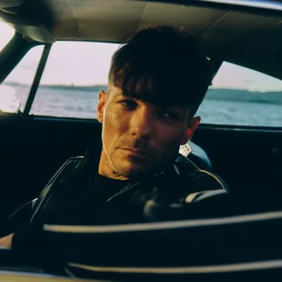 Louis Tomlinson profile