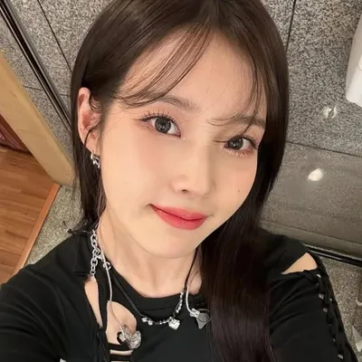 IU 아이유 profile
