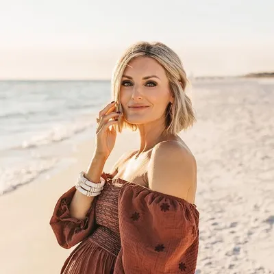 Brittany Sjogren \\ Loverly Grey profile